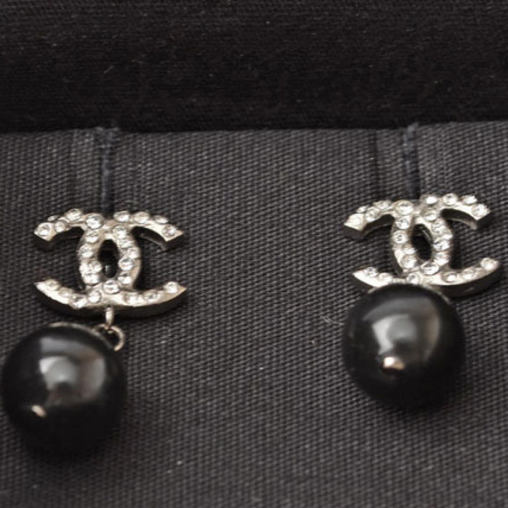 CHANEL Authentic Black Pearl Earrings - Picture 6 of 7